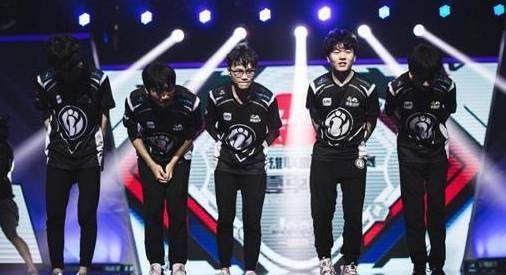 李嗣镕：大家都没想到我首秀进球，下来都恭喜我